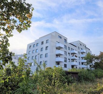 Na predaj 2 izbový byt s parkovaním, Kramáre , Vlárska ulica - 2