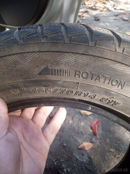 Predám 2ks zimné pn.165/70 R14 yokohama - 2