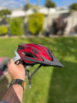 Cyklisticka helma - 2