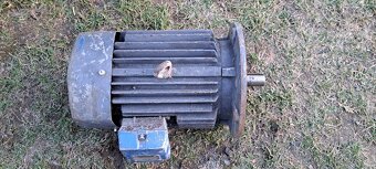 Vymenim 2otačkovy prirubovy elektromotor MEZ Mohelnice 1,5kw - 2