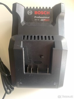 Bosch professional 18V 4A nabíjačka - 2
