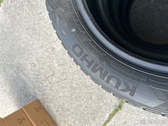 Zimné pneumatiky Kumho 215/55 R17 - 2