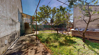 PREDAJ – STARŠÍ TEHLOVÝ RODINNÝ DOM V HRNČIAROVCIACH NAD PAR - 2