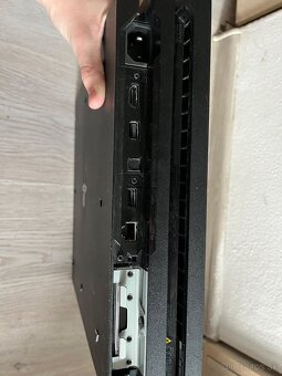 Playstation 4 pro - 2