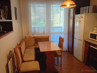 Na predaj 3 izbový byt s balkónom a pivnicou v Novej Bani - 2