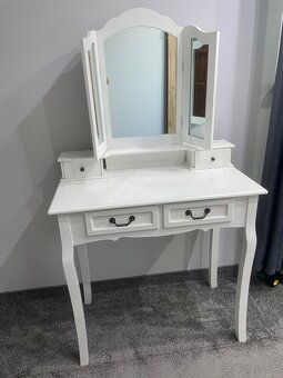 Kozmetický stolík - 2