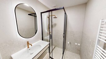 ČERSTVÁ REKONŠTRUKCIA Dvojizbový byt s 2 balkónmi v centre - 2