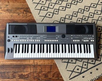 Yamaha PSR S670 - 2