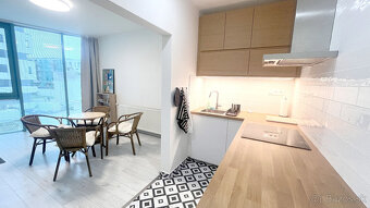 Prenájom 4 izbového bytu v širšom centre, Nivy, Bazová ul. - 2