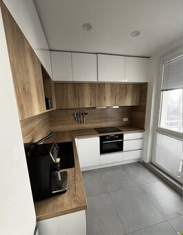 Na prenájom kompletne zariadený 3-izbový byt s lodžiou a bal - 2