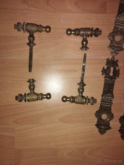 Klucky a vesiaky - 2