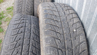 NOKIAN 235/55R19 - 2