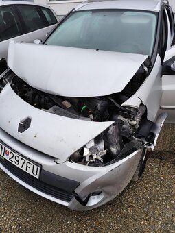 Predám havarované Renault Clio - 2