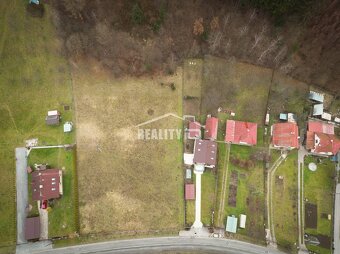 Exkluzívne na predaj priestranný stavebný pozemok 2834 m2, V - 2