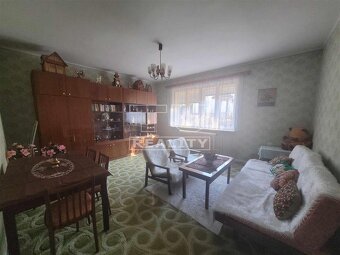 NA PREDAJ DVOJGENERAAČNÝ RODINNÝ DOM, 1100m2, PODHRADIE - 2