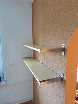 IKEA police na stenu - 2