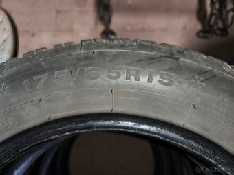 Predám zimné pneumatiky Dunlop 175/65 R15 - 2