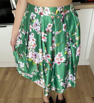 Zelená elegantná sukňa - 2