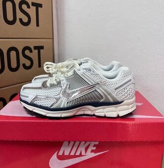 Nike Vomero 5 Photon Dust Metallic - 2