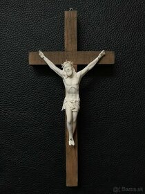 Klasický kríž (krucifix) s tradičným korpusom - 2