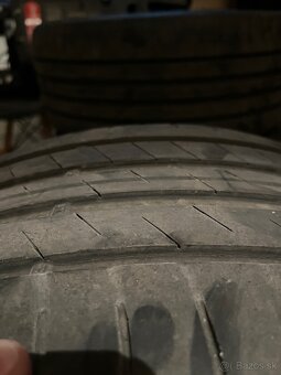 Pneu 225/40 R18 - 2