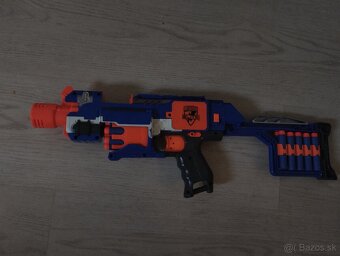 Nerf elite blaster s bubnovým zásobníkom - 2