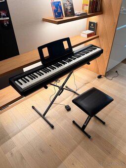 Digitálne piano Roland FP-10 s kompletným príslušenstvom - 2