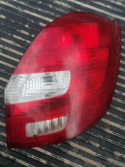 Škoda fabia zadné práve svetlo - 2