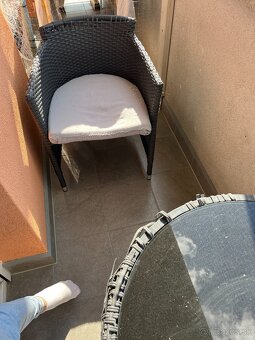 Predám balkónový set- stôl a 2 stoličky, umelý ratan - 2