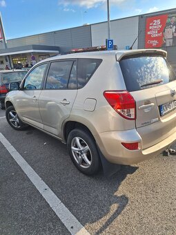 Predam Toyota Rav4 - 2