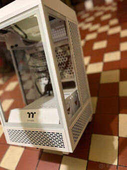 Thermaltake The Tower 200 mini tower - 2