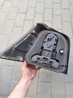 Predám zadné svetlá golf4 - 2