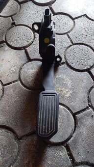 Predám pedál plynu auris 2012- 1.6 78110-0W040 - 2