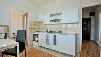 Na predaj , Pekný prerobený 2-izbový byt s výhľadom na mesto - 2