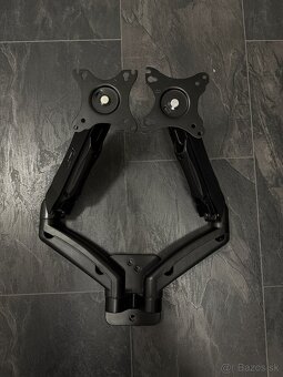 Držiak na dva monitory (pre uhlopriečky 13" až 32") - 2