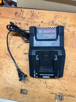 Predam inteligentnu rychlonabijacku Bosch GAL 18V-160 C - 2