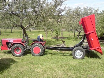 vyklápacia vlečka za traktor - 2