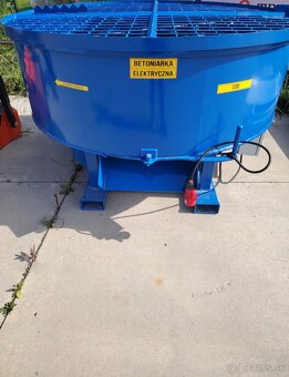 ELEKTRICKÁ MIEŠAČKA 1200L - 2