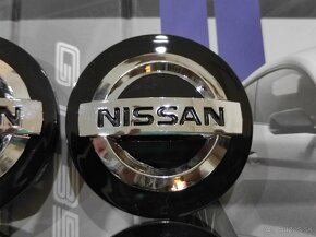 Stredové pukličky kolies Nissan 54mm - 2