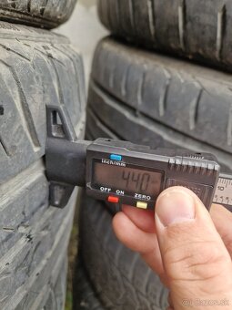 Predám Letné Pneu s rozmerom 235/45 R17 - 2