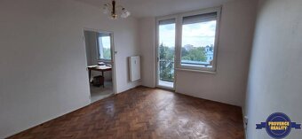 PREDAJ: 3 izbový byt s balkónom, 72 m2 - KOMÁRNO - 2