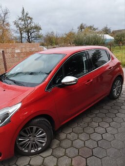 Peugeot 208 automat 1,2 benzín,37700km - 2