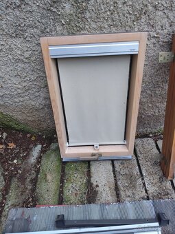 Predám strešné okno fakro 55cmx78cm - 2