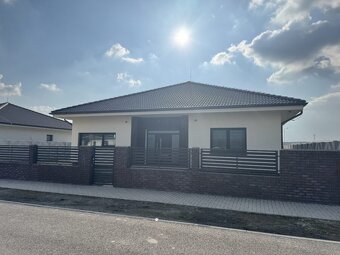 Nádherný 4. izbový rodinný dom v meste Dunajská Streda - 2