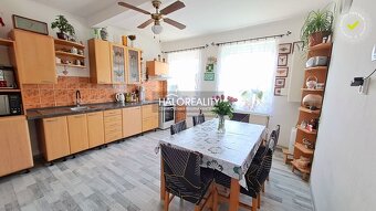 HALO reality - Predaj, rodinný dom Borovce, 2 x 3-izbový byt - 2