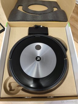Robotický vysávač iRobot Roomba j7 715840 - 2