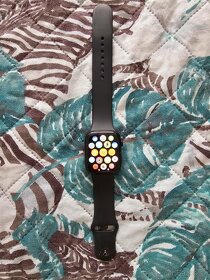 Predám takmer ročné Apple Watch 8, 45mm (väčšie) - 2