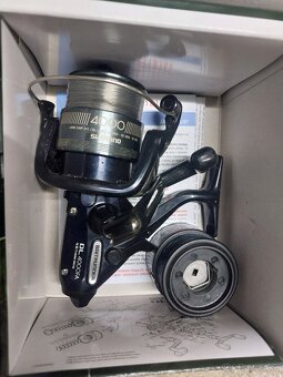 Predam 2 navijaky Shimano Baitruner DL 4000FA - 2