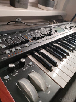 Behringer Deepmind 12 - 2