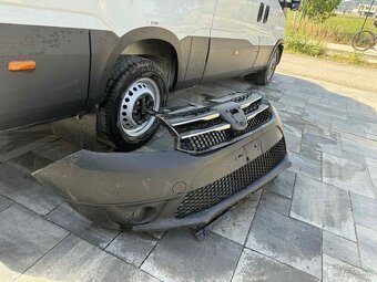 Predný nárazník s maskou Dacia sandero logan - 2